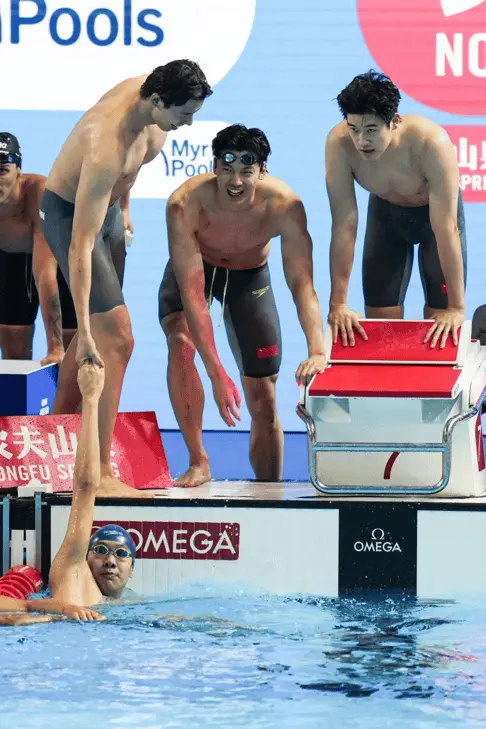 新加坡游泳, 米蛙泳决赛, 锦标赛在新 新加坡游泳, 米蛙泳决赛, 锦标赛在新