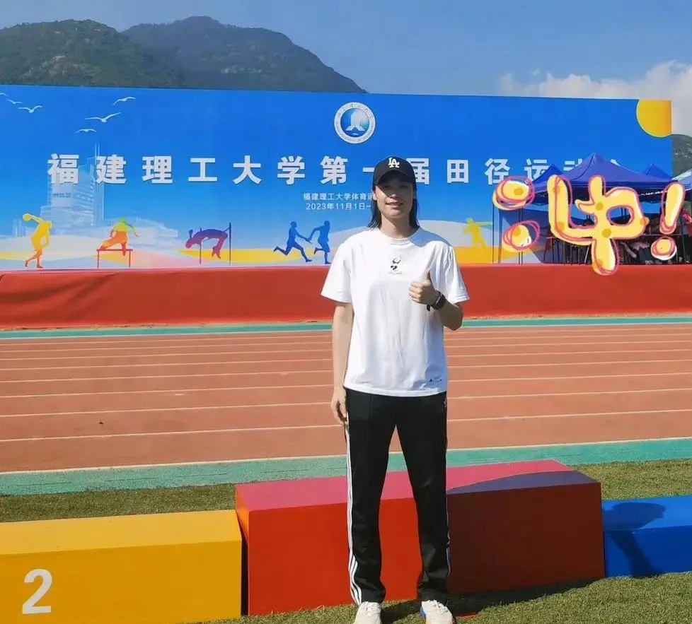 越漂亮了, 大学任教, 任主教练 越漂亮了, 大学任教, 任主教练