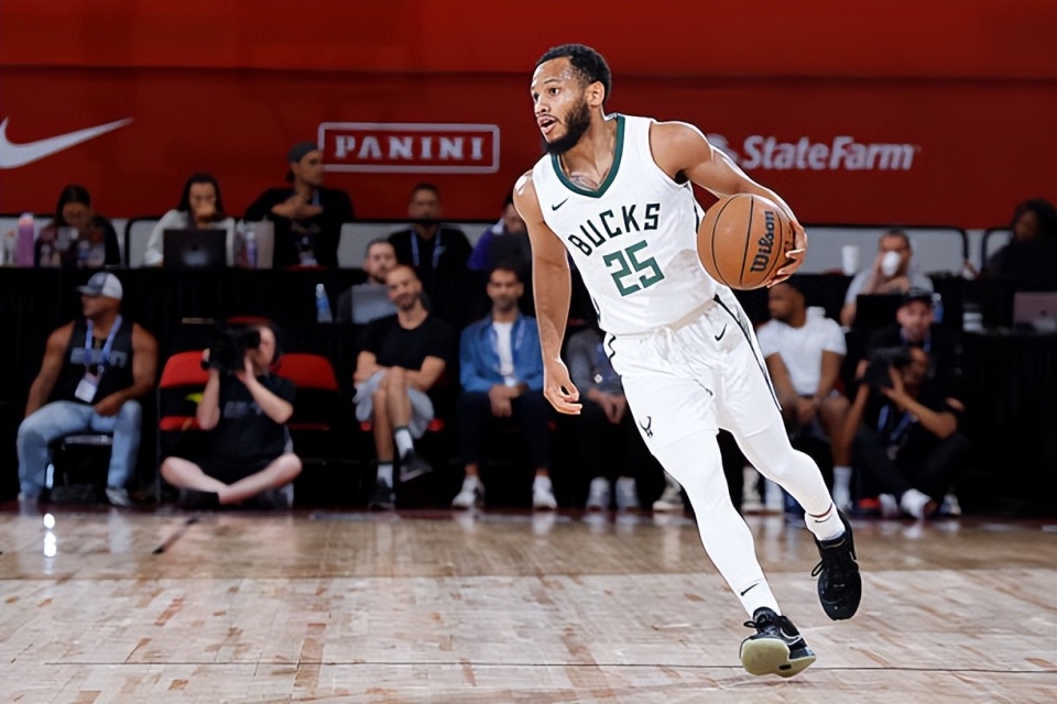 JR, 赛季, 诺埃尔出生