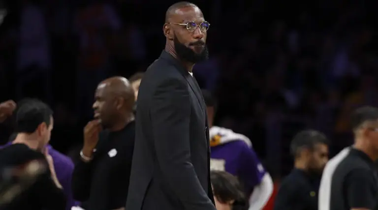 场下, div, 接送给勇士