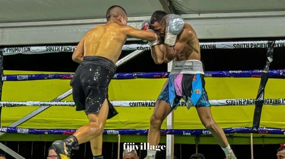 洲头衔卫冕, 族袭击事件 洲头衔卫冕, 族袭击事件